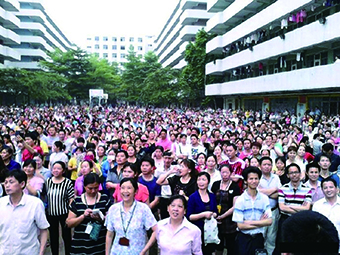 東莞裕元鞋廠工人於二零一四年四月十四日罷工情況。（圖片由受訪者提供）