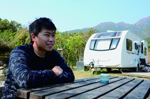 Caravan Hong Kong創辦人鄧嘉裕認為，民政事務總署把露營車定義作旅館並不合理。