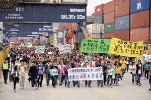 兩年前，碼頭工人罷工四十天，要求外判商加薪、改善工作待遇及承認碼頭業職工會的地位。（受訪者提供）