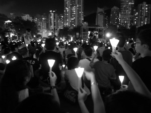 連年六四，上十萬市民到維園爭取平反六四，以燭光為六四死難者悼念。