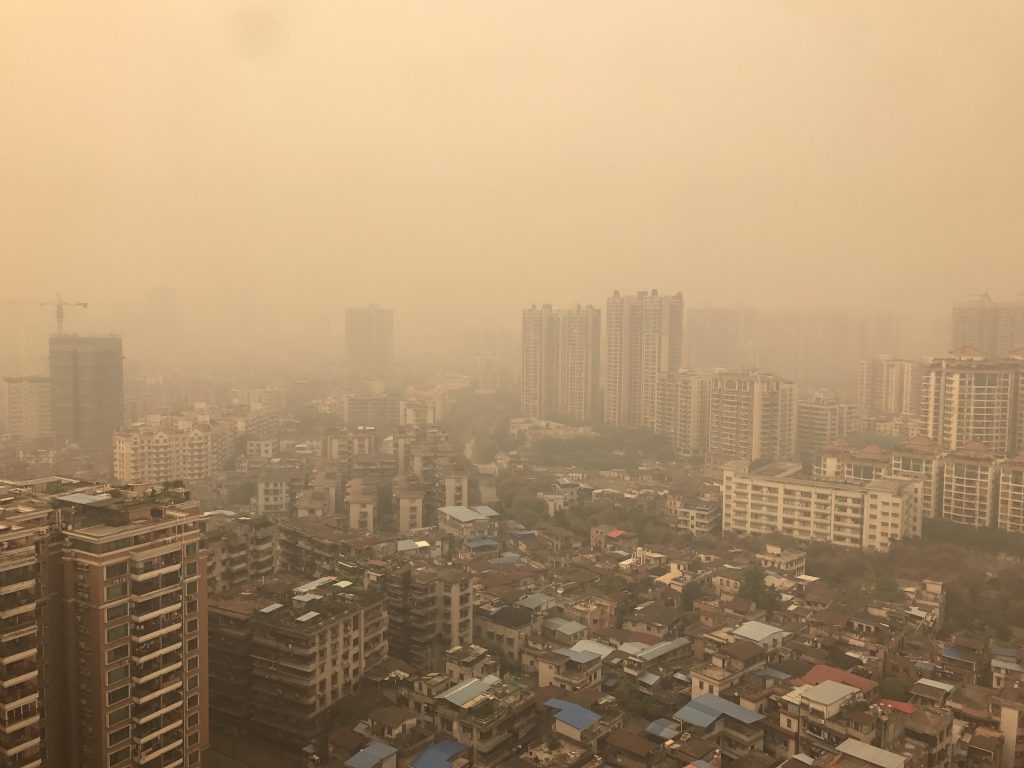  廣州於1月5日發出灰霾黃色預警，照片為葉娟當天在廣州拍下，她強調照片「天然無修飾」。（受訪者提供）