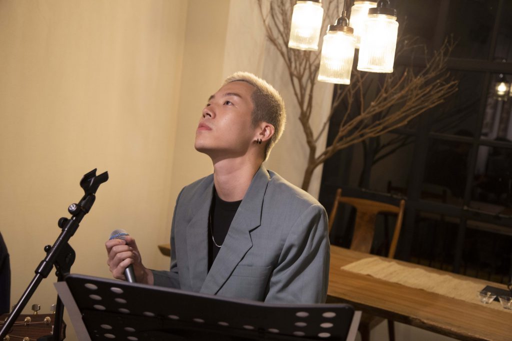 林聰於2019年9月舉行小型音樂會《若只如初見》，希望透過音樂為聽眾舒緩無力感。（受訪者提供）