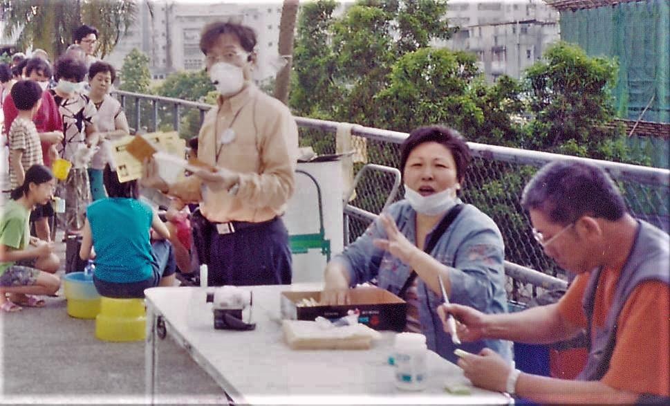 2003年沙士爆發，孔雀樓 互委會 派發稀釋漂白水，  互委會 主席徐太協助運送漂白水。大學線