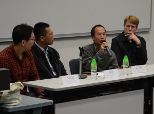 李鐵成和朱日坤在香港中文大學放映《對話》後與觀眾進行對談。