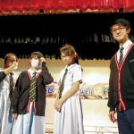 元朗商會中學中五級生梁國 鵬(右) 表示排戲時曾反思至落淚，夢想 是有日能與導師張仲珩踏上北京大劇院的 舞台。