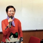 馮柳娟指長者中心常常開新電腦班，她才剛適應一個課程就已經要預備新課程，自言勤力的她也直呼頭痛。