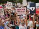 10月2日，美國多處爆發示威，抗議德州通過嚴苛的墮胎法案