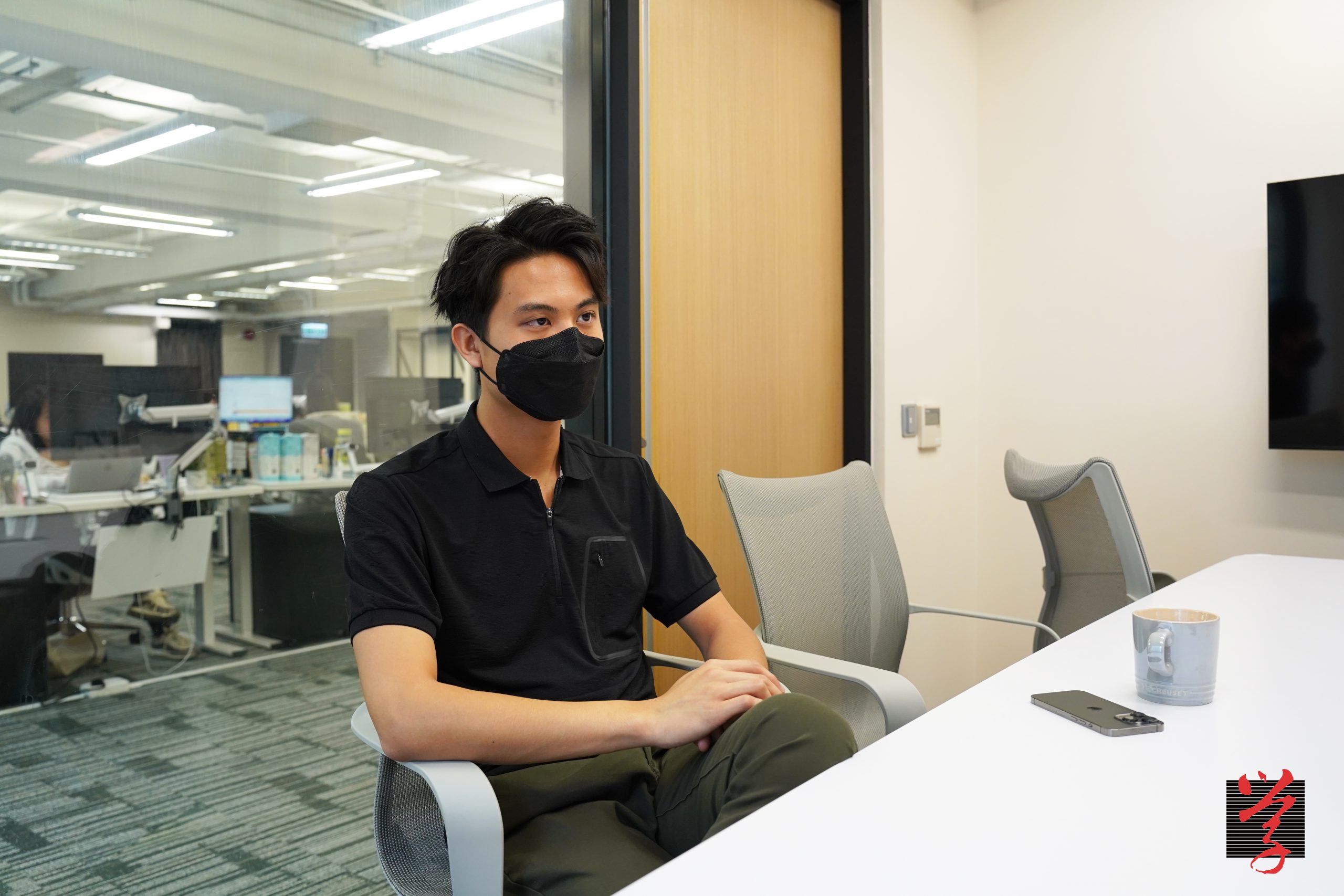 GreenPrice共同創辦人韓駿謙在新辦公室接受訪問，目前公司團隊已由五人增加至50人。（李寶兒攝）