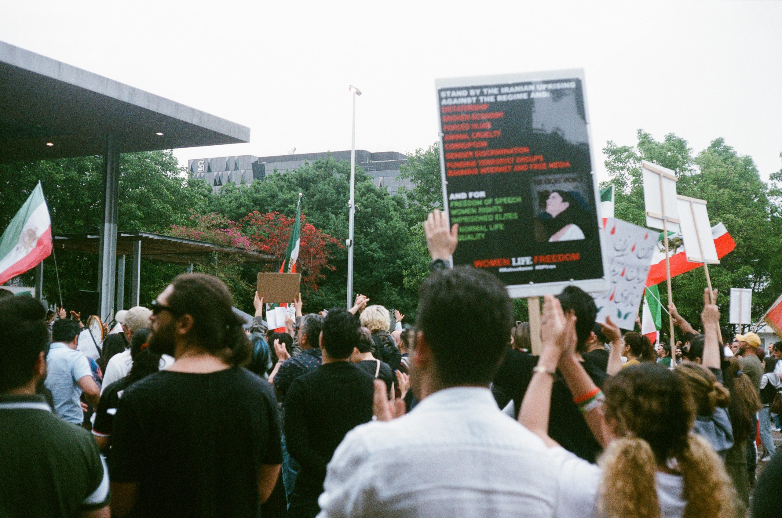 澳洲遊行 亞皆老廣場 聲援伊朗 伊朗示威標語